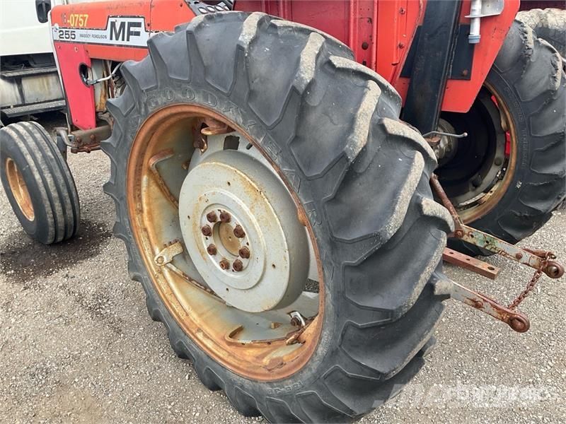 Massey Ferguson 255 2WD Utility Tractor (Inoperable) Manji traktori