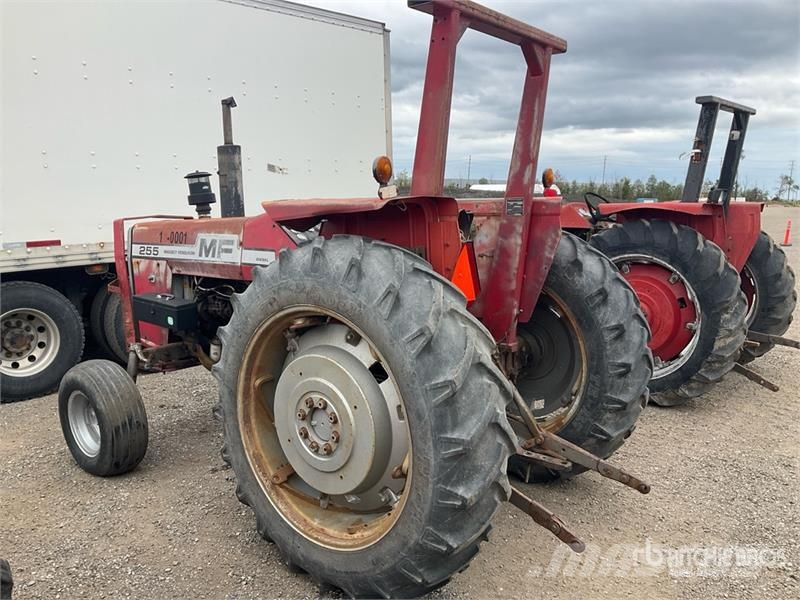 Massey Ferguson 255 2WD Tractor (Inoperable) Traktorer