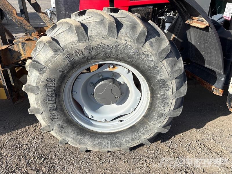 Massey Ferguson 5711 4WD Tractor Tractoren