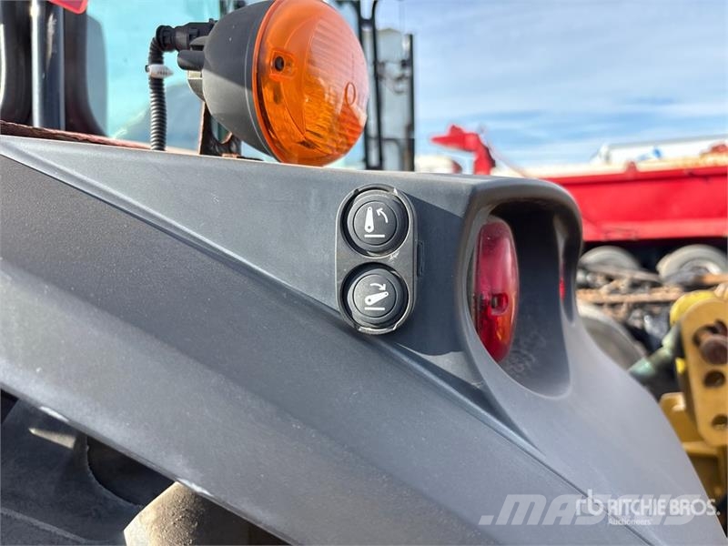 Massey Ferguson 5711 4WD Tractor Tractoren