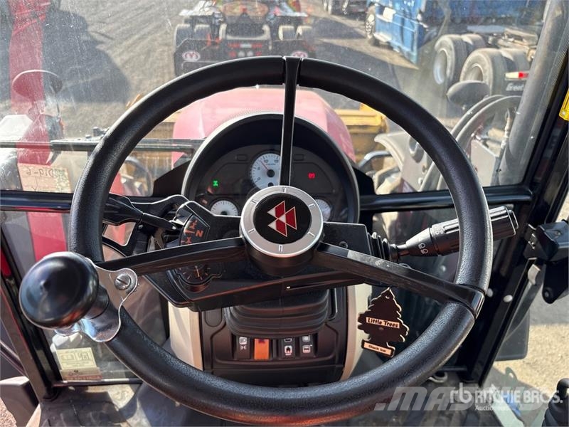 Massey Ferguson 5711 4WD Tractor Tractoren