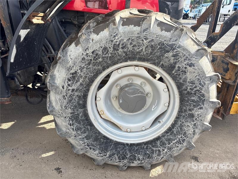 Massey Ferguson 5711 4WD Tractor Tractoren
