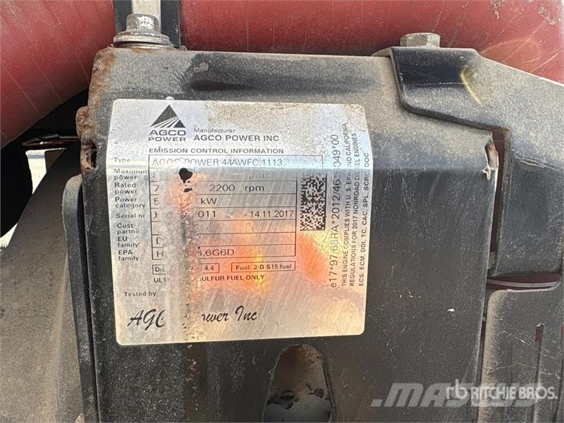 Massey Ferguson 5711 4WD Tractor Tractoren