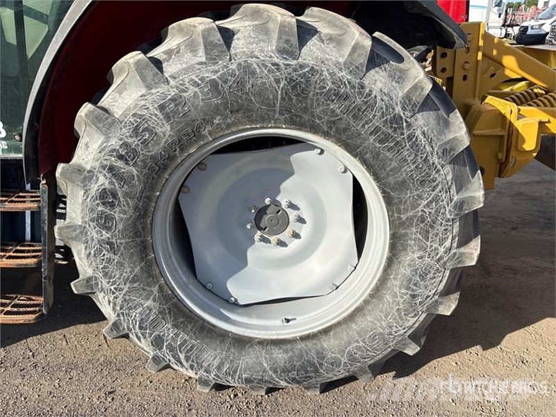 Massey Ferguson 5711 4WD Tractor Tractoren