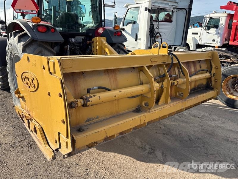 Massey Ferguson 5711 4WD Tractor Tractoren