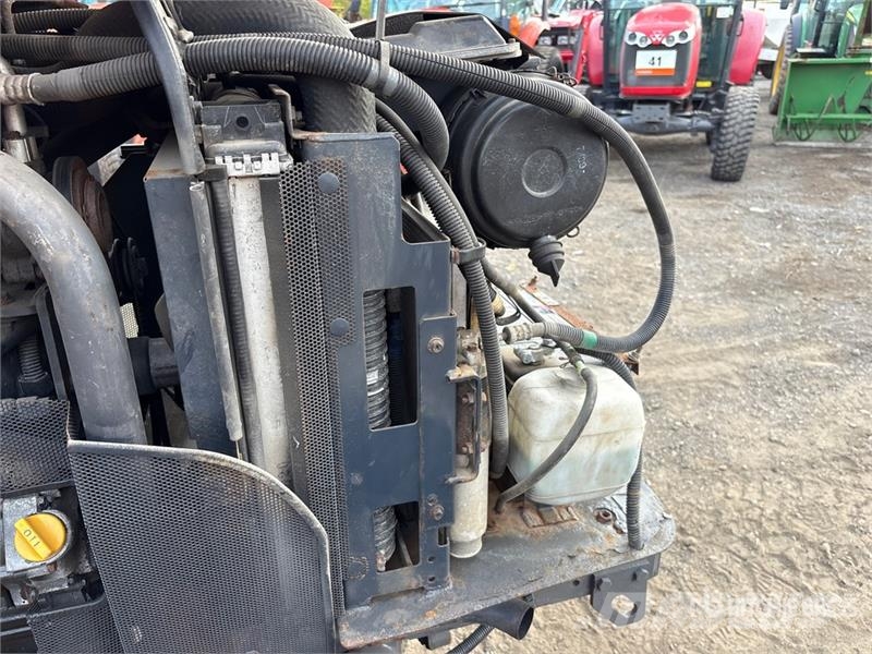 Massey Ferguson MF1760MH 4WD Utility Tractor (Inoperable) 小型拖拉机
