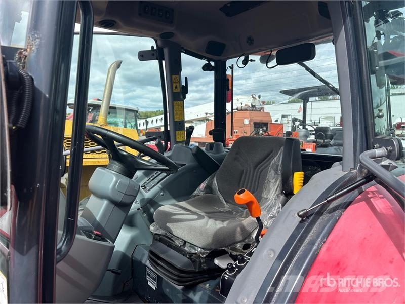 Massey Ferguson MF1760MH 4WD Utility Tractor جرارات مدمجة