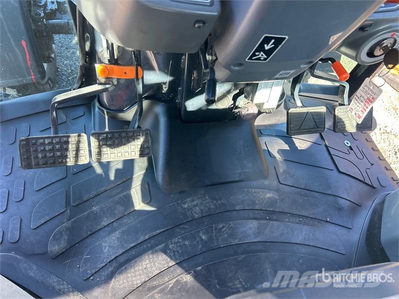 Massey Ferguson MF1760MH 4WD Utility Tractor Трактори