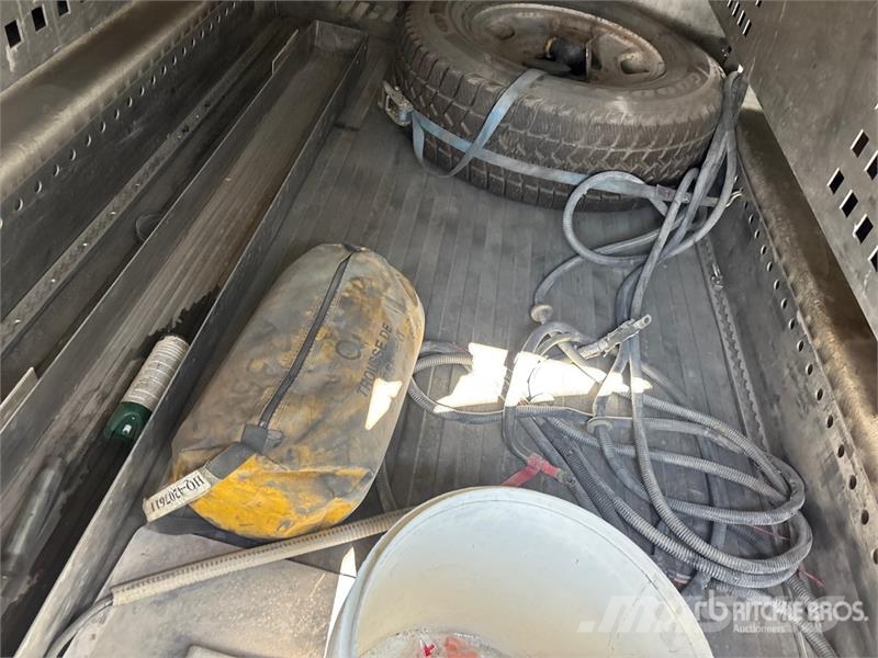 Master 50 Truck Cap Cabine si interior