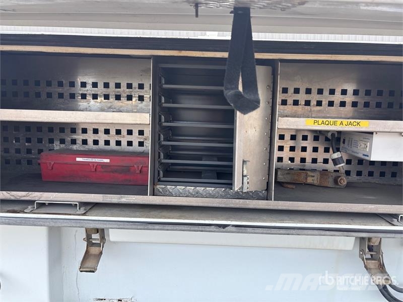 Master 50 Truck Cap Cabine si interior
