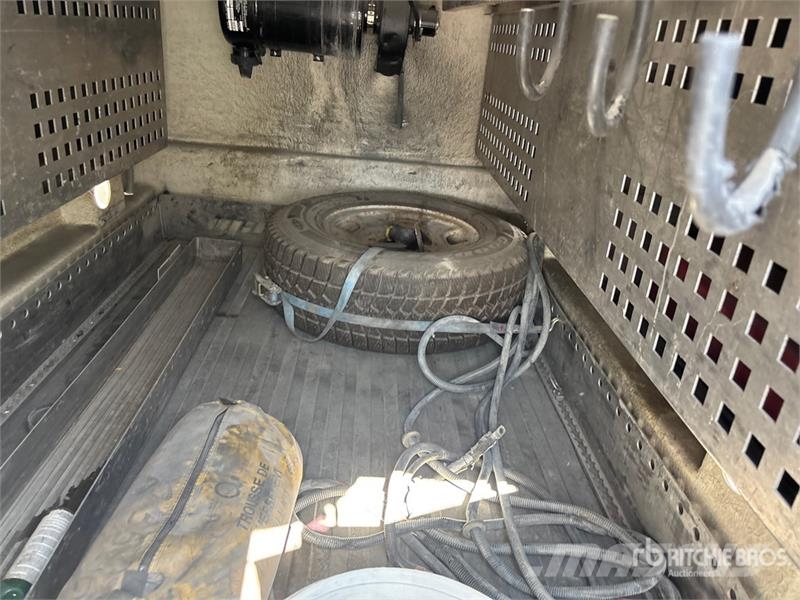 Master 50 Truck Cap Cabine si interior