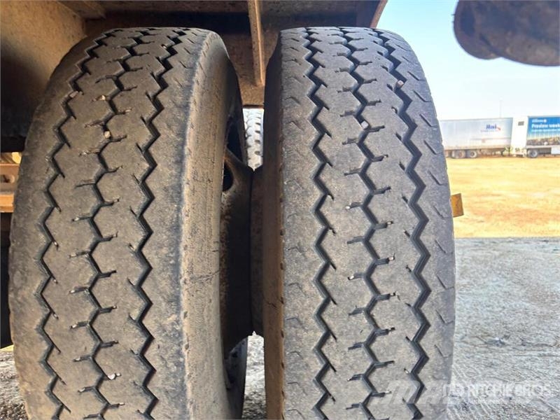 Matrixx 55 ft Tri/A Folding Neck Trailer Низкорамные прицепы