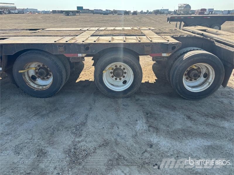 Matrixx 55 ft Tri/A Folding Neck Trailer Низкорамные прицепы