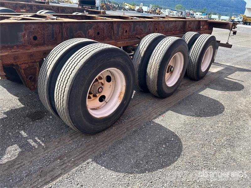 Max Atlas 40 ft Tri/A Extendable Container Trailer Remolques portacontenedores