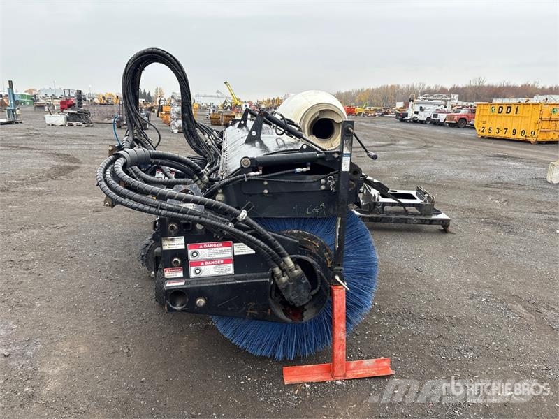 MB Crusher 218 in Hydraulic Broom Attachment فرش