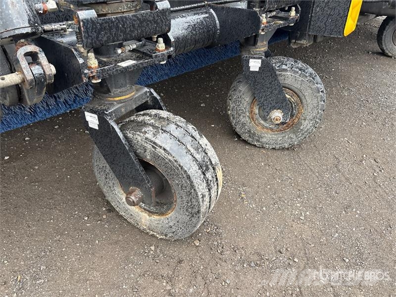 MB Crusher 218 in Hydraulic Broom Attachment فرش