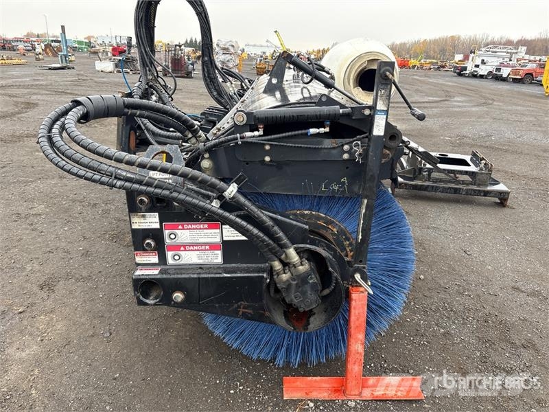 MB Crusher 218 in Hydraulic Broom Attachment فرش