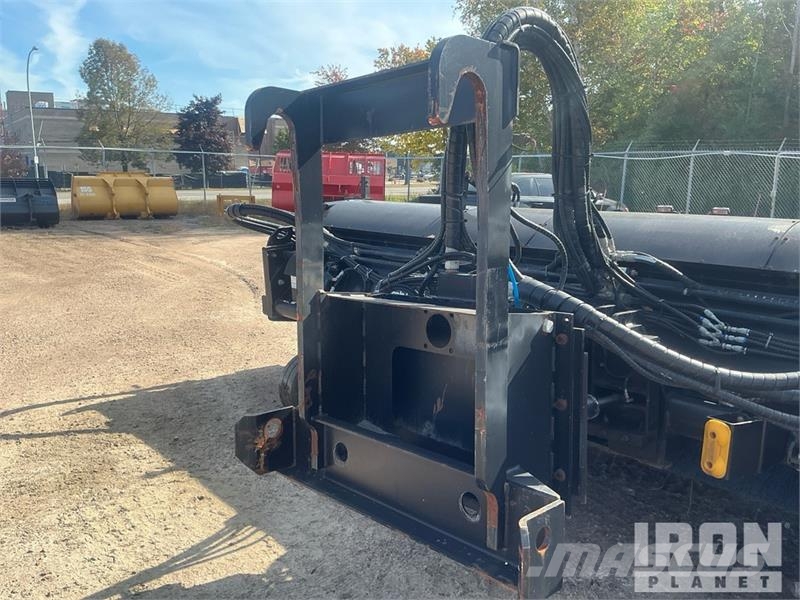 MB Trac Companies Inc 180 in Sweeper Attachment Četke