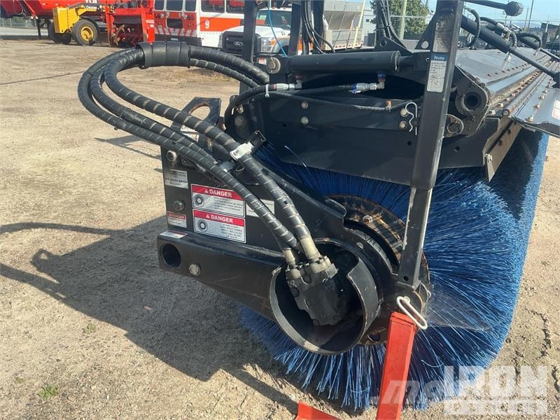 MB Trac Companies Inc 180 in Sweeper Attachment Četke
