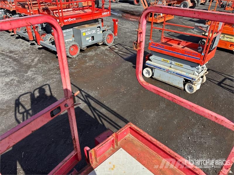 MEC 3369RT 4x4 Diesel Scissor Lift Scissor lifts