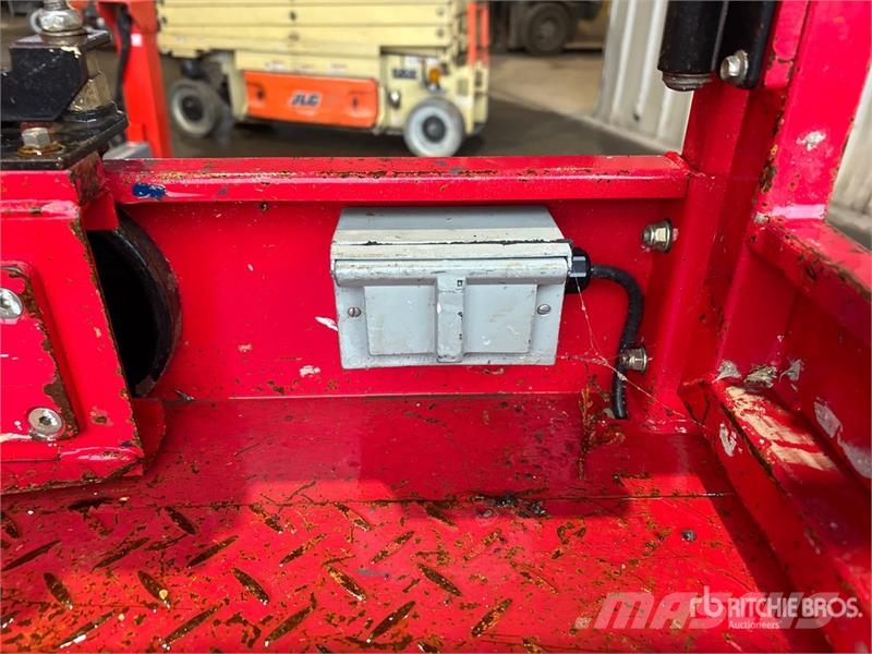 MEC Micro 19 Electric Scissor Lift Saxlifte