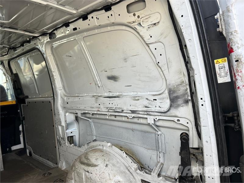Mercedes-Benz Metris Cargo Van 廂式貨物運輸車