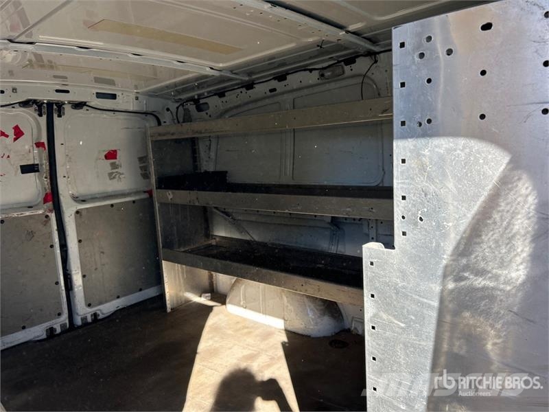 Mercedes-Benz Metris Cargo Van 廂式貨物運輸車