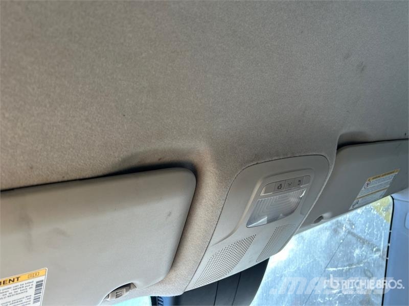 Mercedes-Benz Metris Cargo Van 廂式貨物運輸車