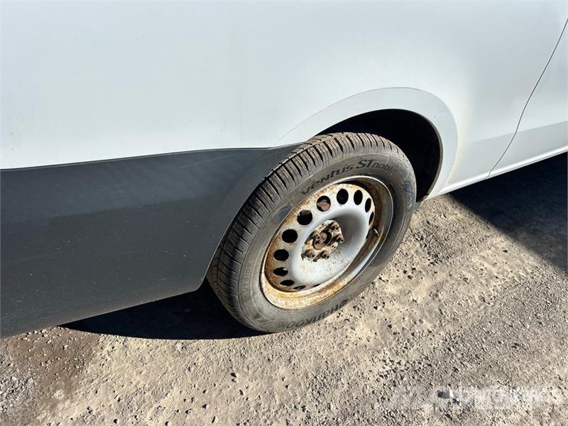 Mercedes-Benz Metris Cargo Van 廂式貨物運輸車