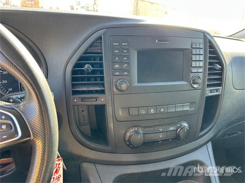 Mercedes-Benz Metris Cargo Van 廂式貨物運輸車