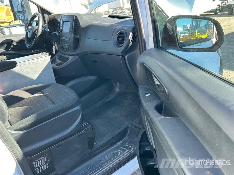 Mercedes-Benz Metris Cargo Van 廂式貨物運輸車