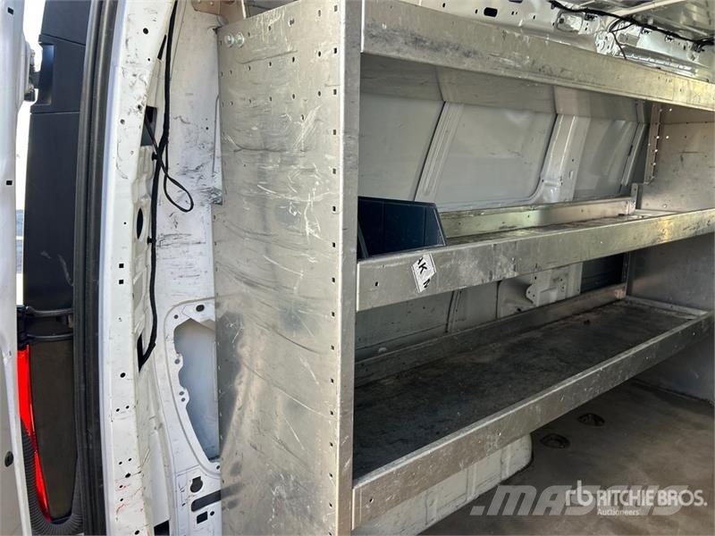 Mercedes-Benz Metris Cargo Van 廂式貨物運輸車