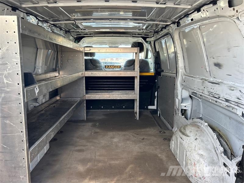Mercedes-Benz Metris Cargo Van 廂式貨物運輸車