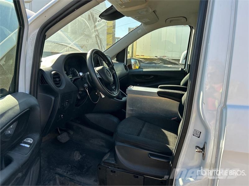 Mercedes-Benz Metris Cargo Van 廂式貨物運輸車