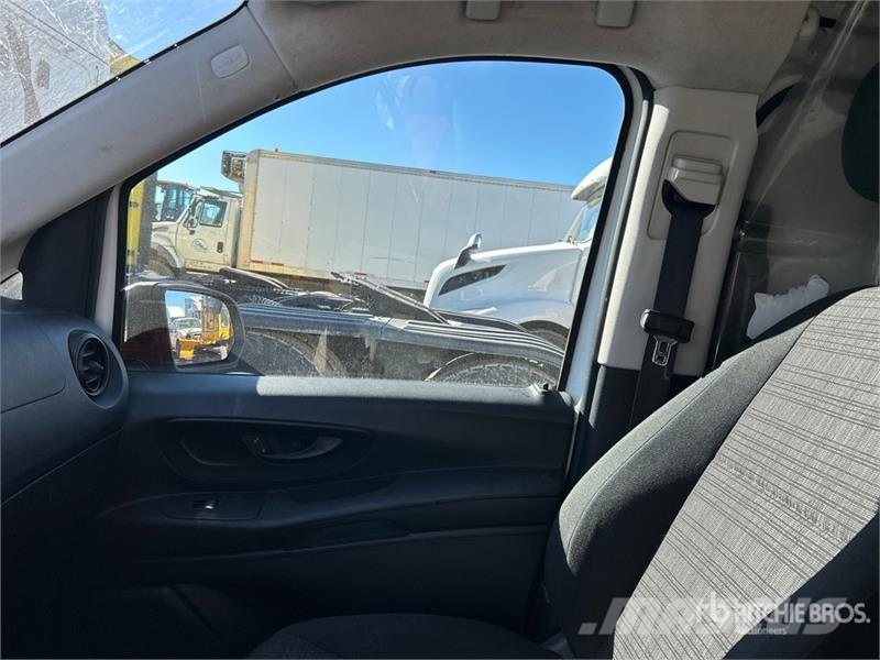 Mercedes-Benz Metris Cargo Van 廂式貨物運輸車
