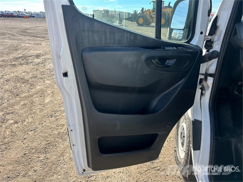 Mercedes-Benz Sprinter 2500 Cargo Van 大型面包车