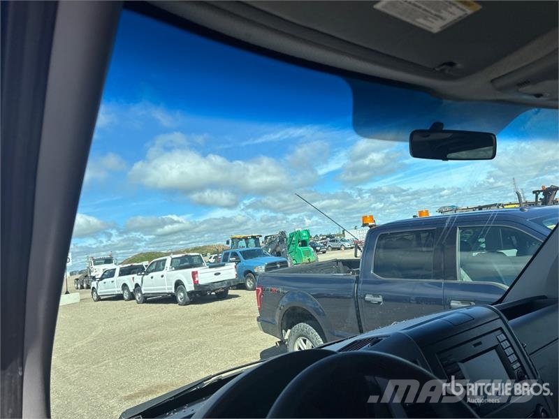 Mercedes-Benz SPRINTER 2500 11 Passenger Van (Inoperable) 大型面包车