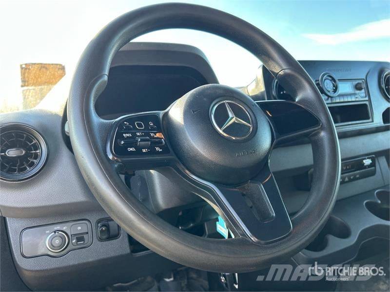 Mercedes-Benz Sprinter 3500 XD 4x2 Utility Truck 皮卡车