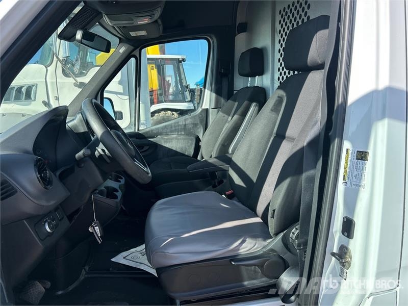 Mercedes-Benz Sprinter 2500 Cargo Van 大型面包车