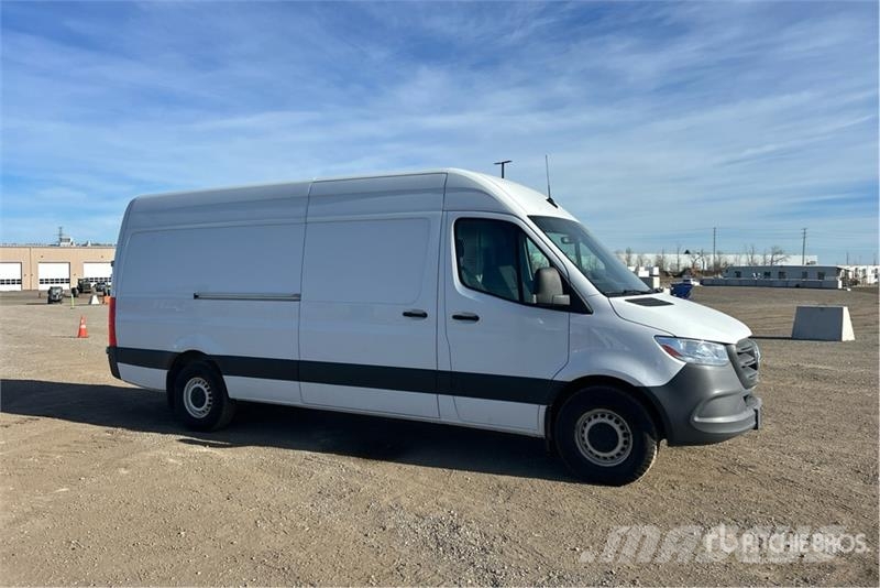 Mercedes-Benz Sprinter 2500 Cargo Van 大型面包车
