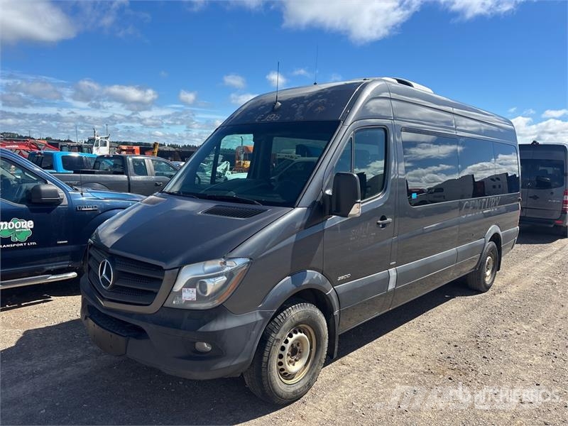 Mercedes-Benz SPRINTER 2500 11 Passenger Van (Inoperable) 大型面包车