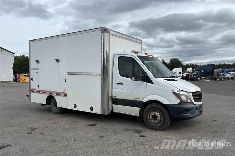 Mercedes-Benz Sprinter 3500 4x2 Utility Truck ピックアップ/ドロップサイド
