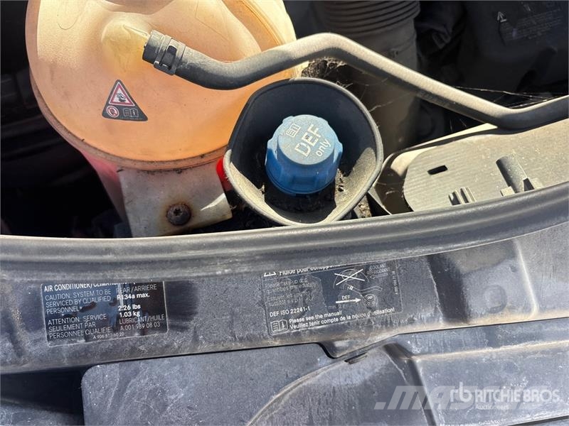 Mercedes-Benz SPRINTER 2500 11 Passenger Van (Inoperable) 大型面包车