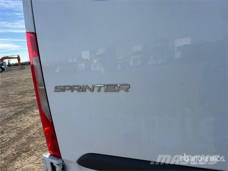 Mercedes-Benz Sprinter 3500 XD 4x2 Utility Truck 皮卡车