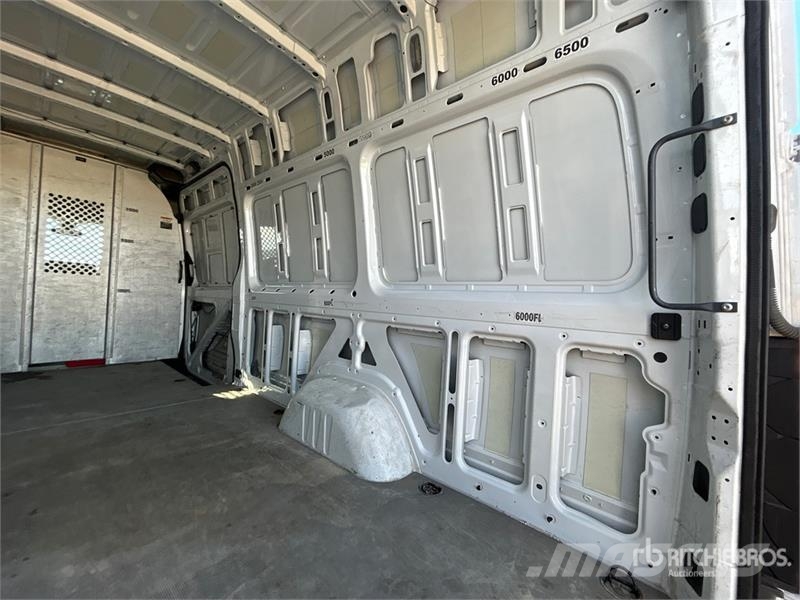 Mercedes-Benz Sprinter 2500 Cargo Van 大型面包车