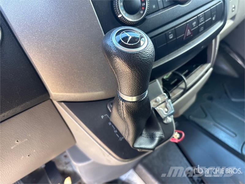 Mercedes-Benz SPRINTER 2500 11 Passenger Van (Inoperable) 大型面包车