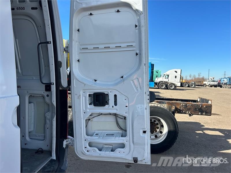 Mercedes-Benz Sprinter 2500 Cargo Van 大型面包车
