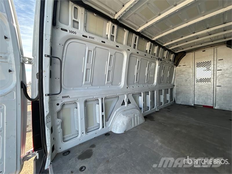 Mercedes-Benz Sprinter 2500 Cargo Van 大型面包车