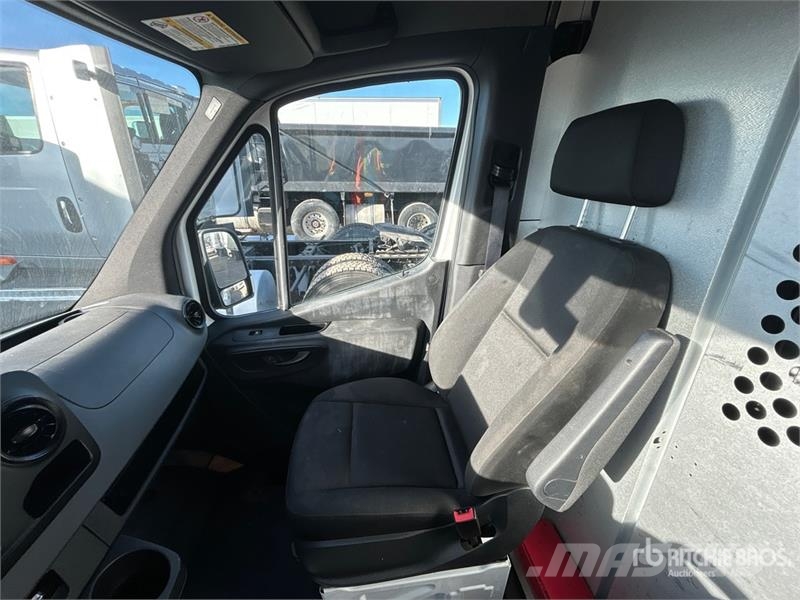 Mercedes-Benz Sprinter 2500 Cargo Van 大型面包车