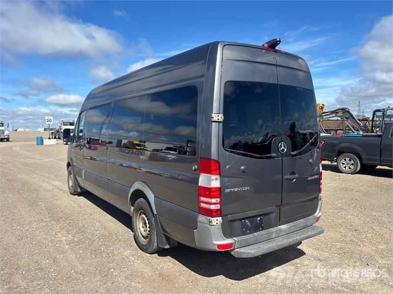 Mercedes-Benz SPRINTER 2500 11 Passenger Van (Inoperable) 大型面包车